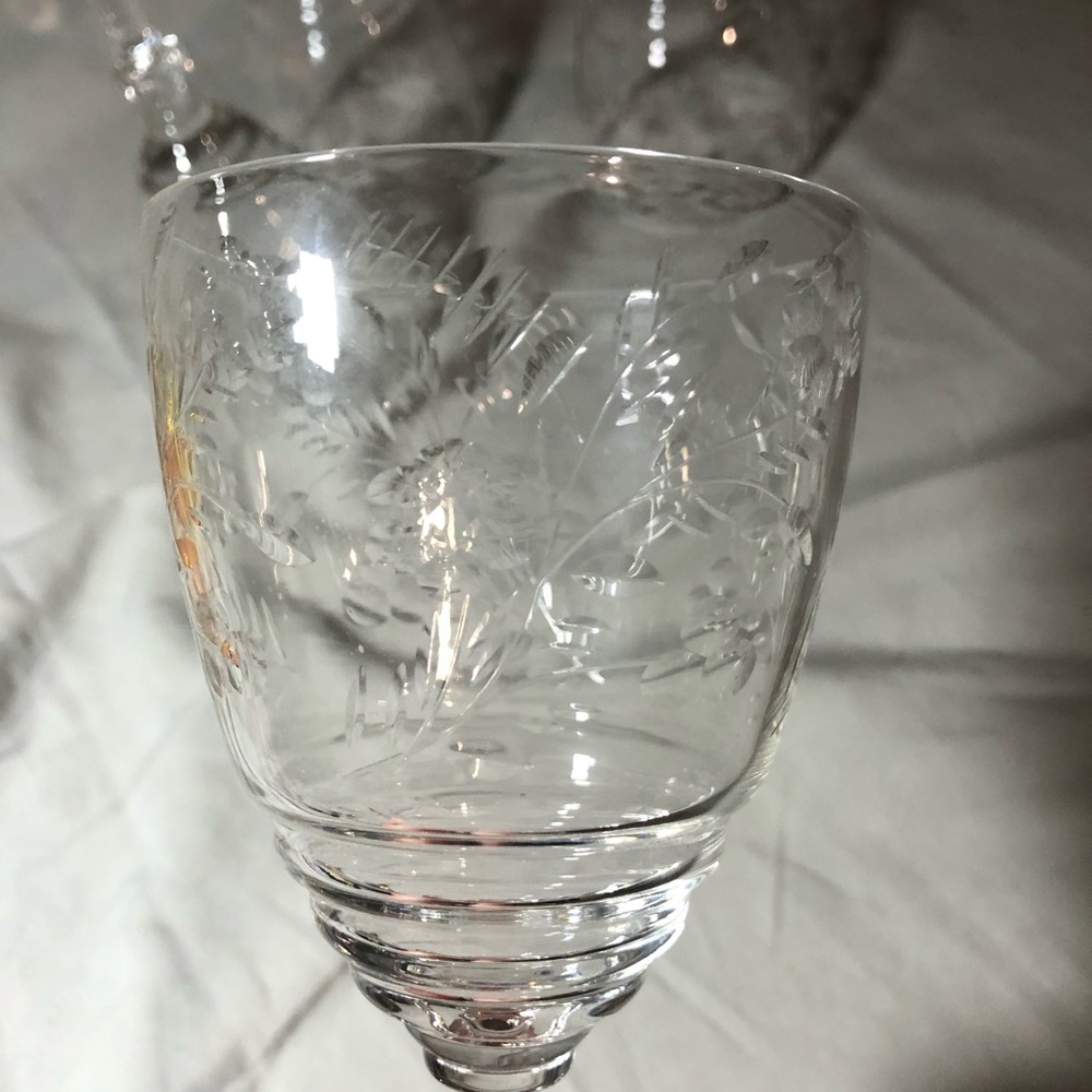 Elegant Clear Wine Libbey Glass Set of 4 - Picture 8 of 8